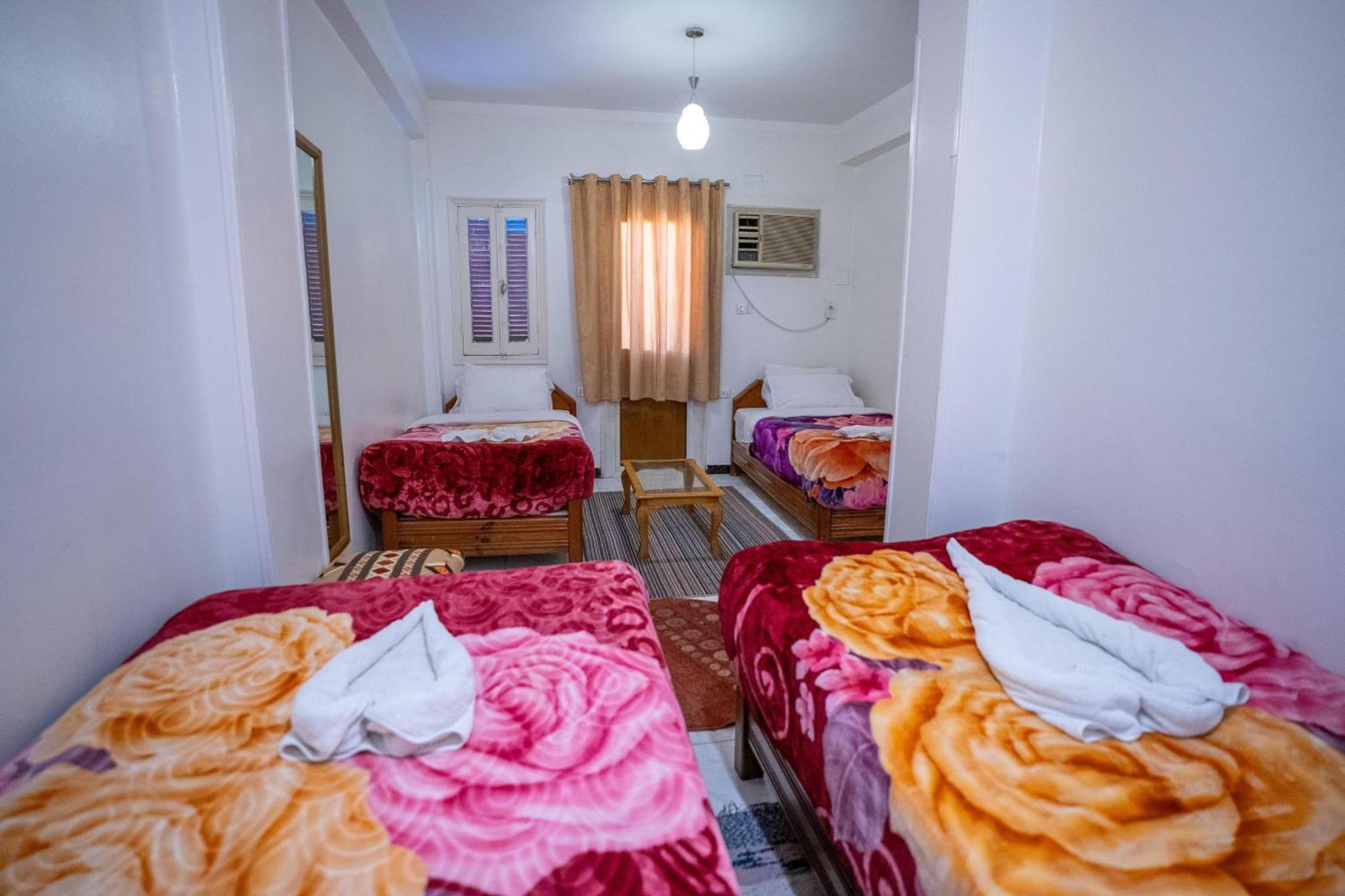 Venus 日本人 大歓迎 Hostal Luxor